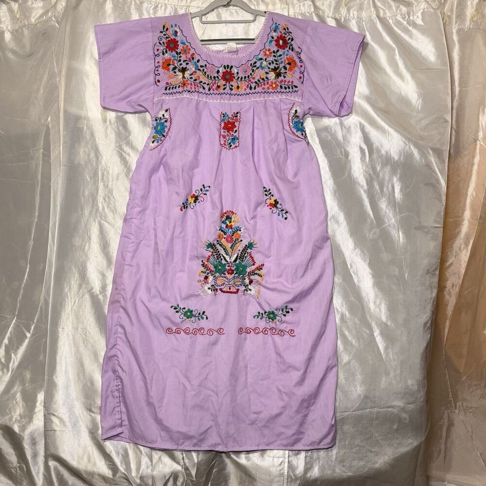 VTG Women’s OAXACAN MEXICAN LAVENDER PURPLE FLORAL EMBROIDERED DRESS Size Medium